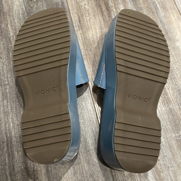 Vionic Trista blue shadow patent platform sandals size 8 - Picture 12 of 12